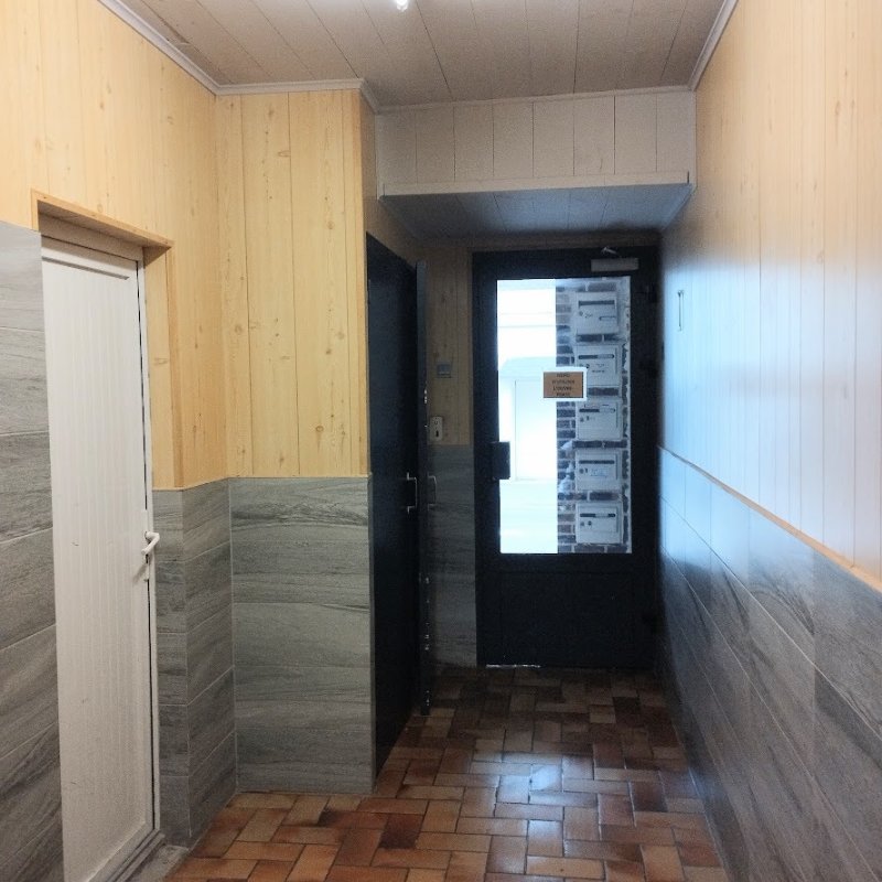 Photo 2 of the listing.