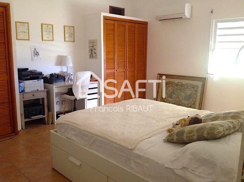 Photo 4 of the listing.