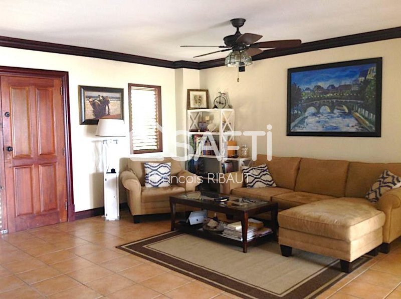 Photo 5 of the listing.