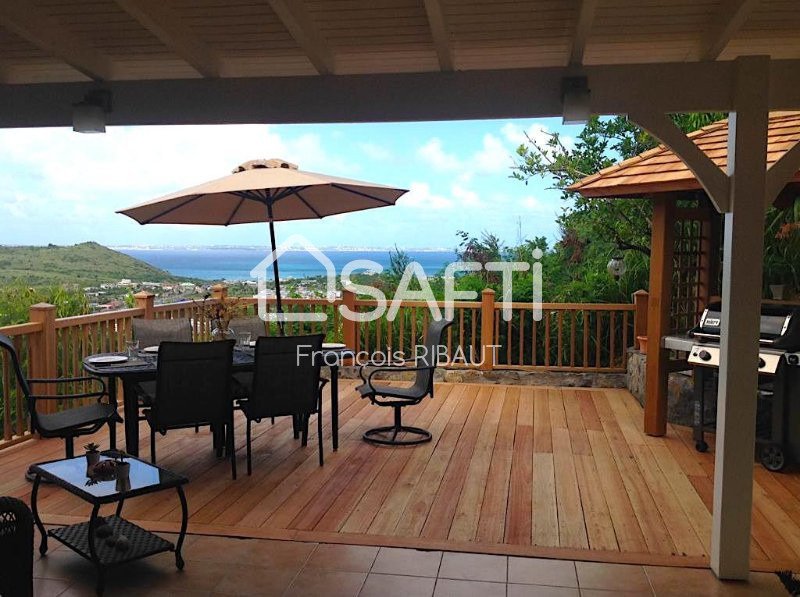 Photo 2 of the listing.