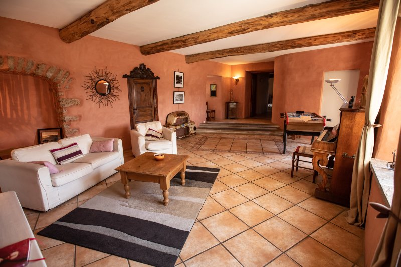 Photo 6 of the listing.