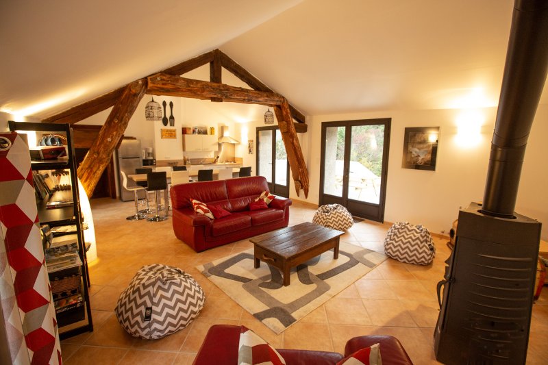 Photo 5 of the listing.