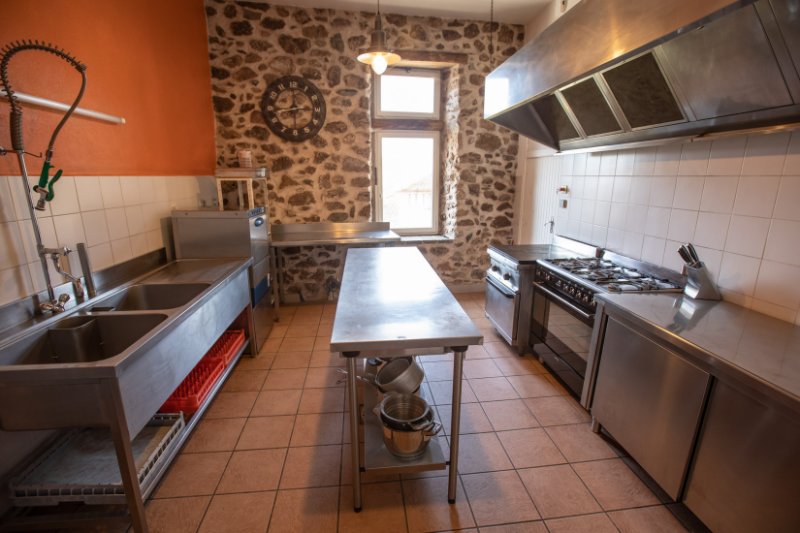 Photo 7 of the listing.