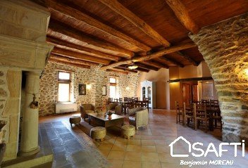 Photo 2 of the listing.