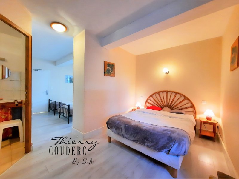 Photo 16 of the listing.