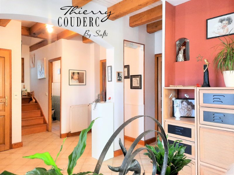 Photo 8 of the listing.