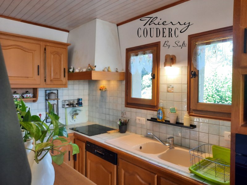 Photo 11 of the listing.