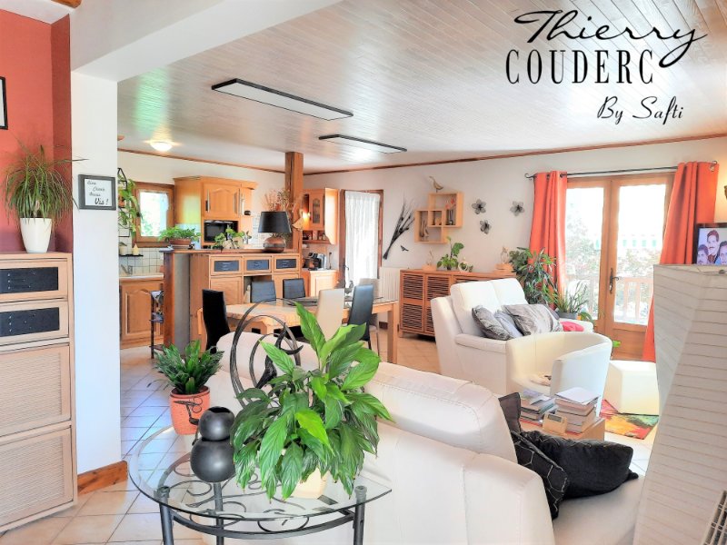 Photo 9 of the listing.