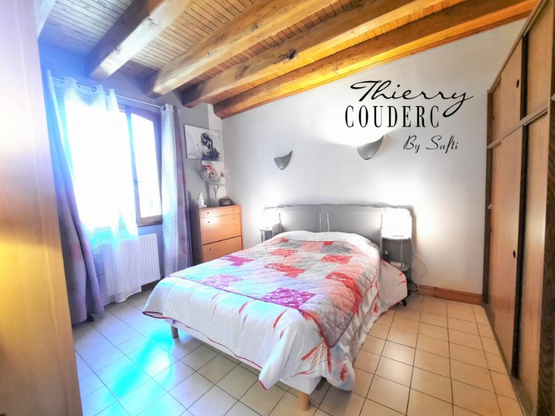 Photo 12 of the listing.