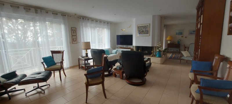 Photo 11 of the listing.