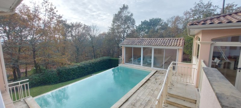 Photo 7 of the listing.