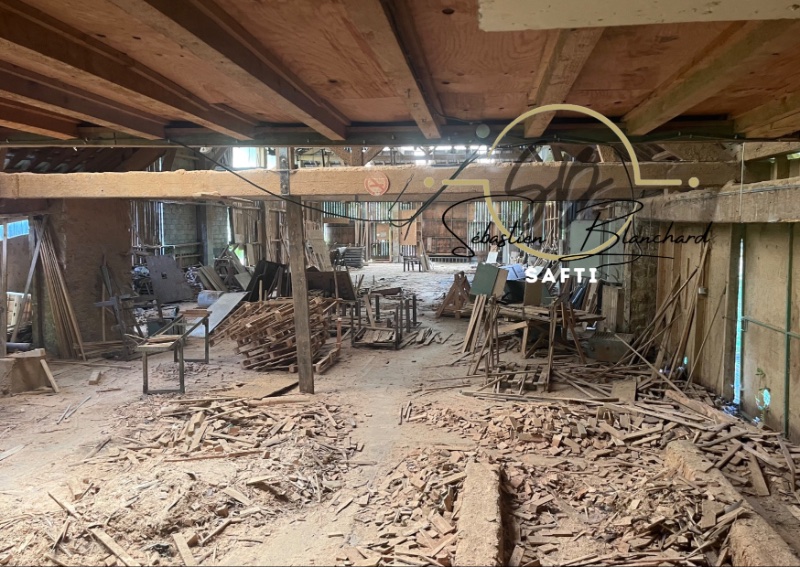 Photo 6 of the listing.