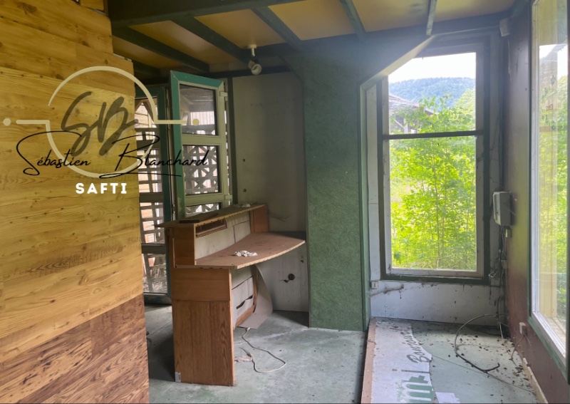 Photo 14 of the listing.