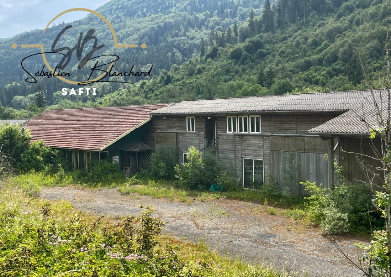 Photo 2 of the listing.