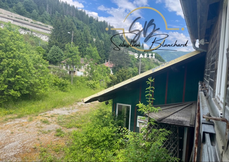 Photo 7 of the listing.