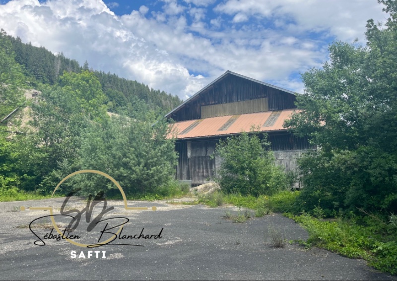 Photo 10 of the listing.