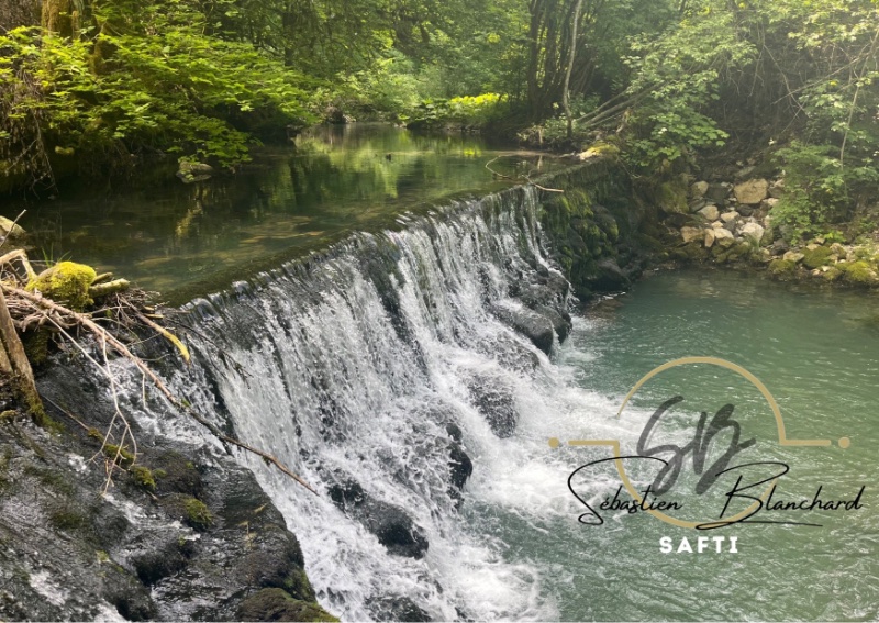 Photo 8 of the listing.