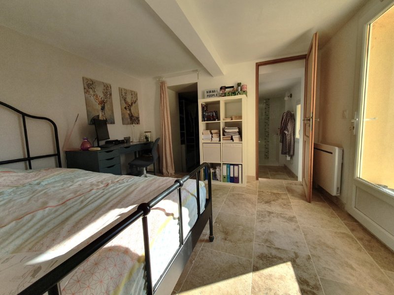 Photo 7 of the listing.