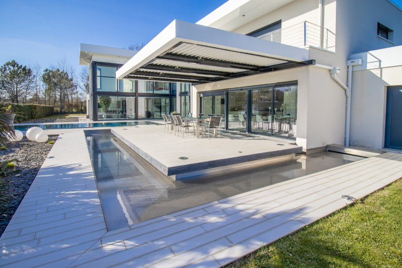 Photo 4 of the listing.