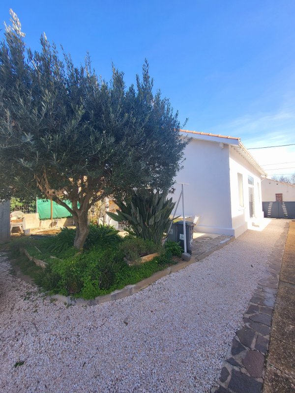 Photo 3 of the listing.