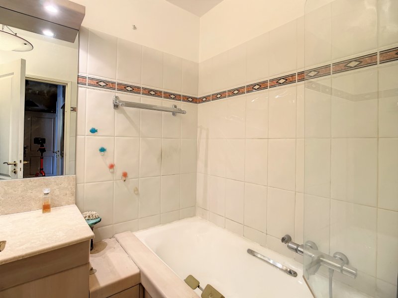 Photo 5 of the listing.