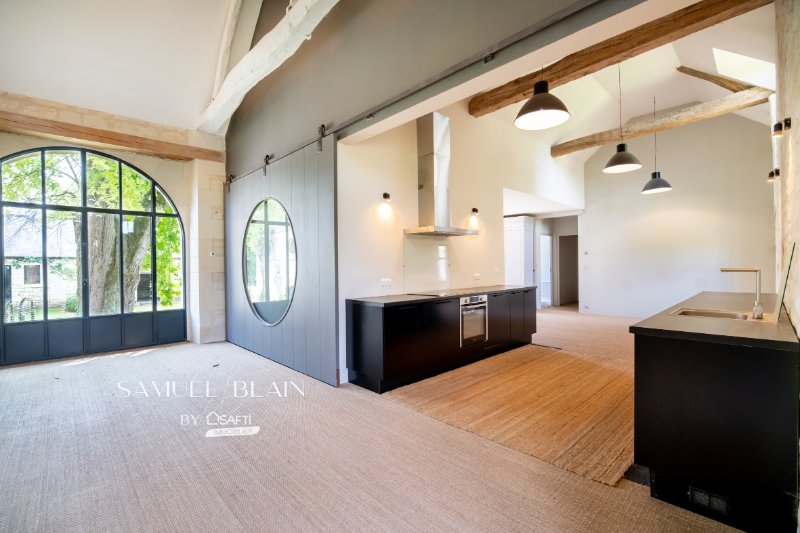 Photo 2 of the listing.