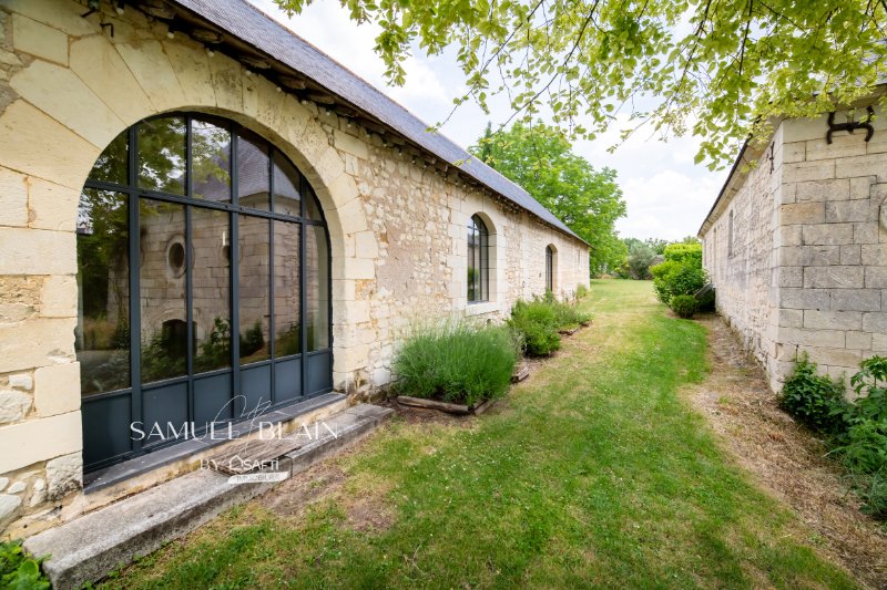 Photo 4 of the listing.