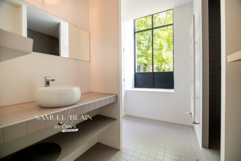 Photo 12 of the listing.