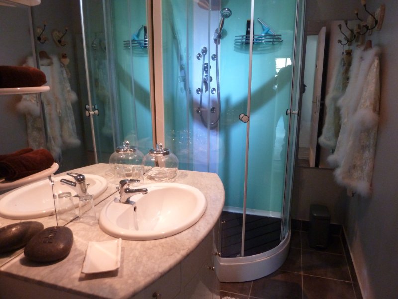 Photo 12 of the listing.