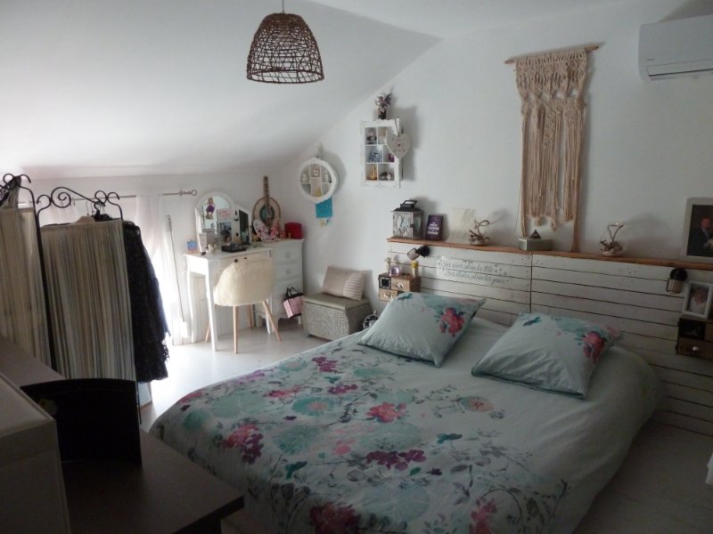 Photo 8 of the listing.