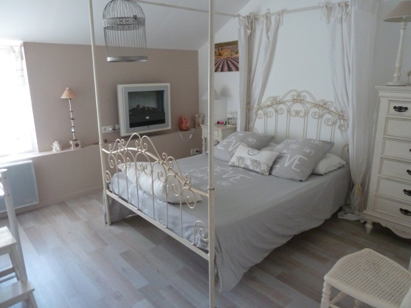 Photo 11 of the listing.