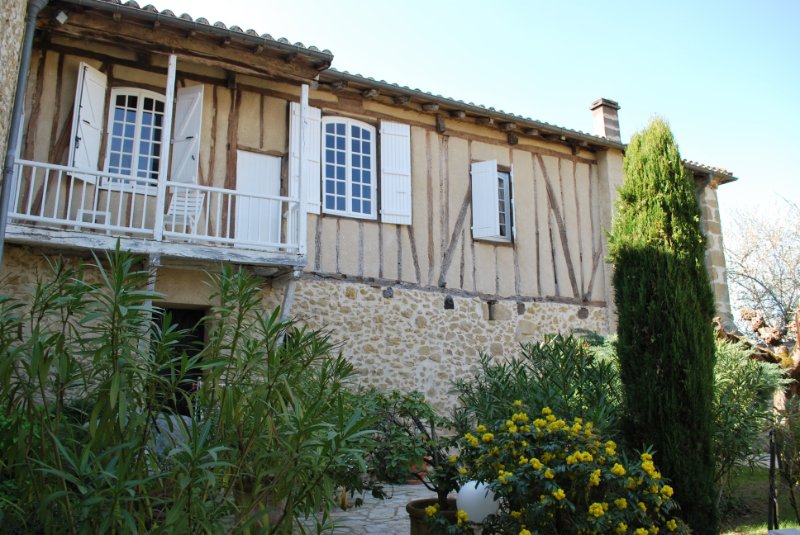 Photo 8 of the listing.