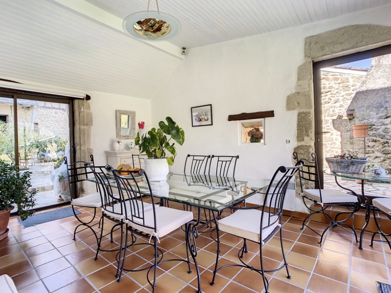 Photo 4 of the listing.