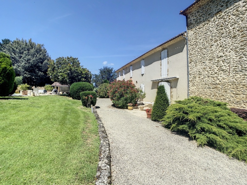 Photo 18 of the listing.