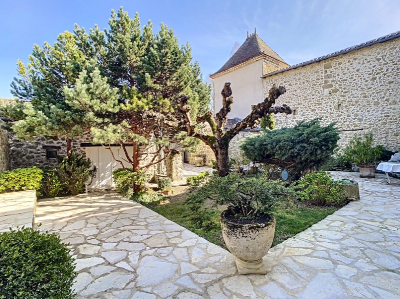 Photo 19 of the listing.