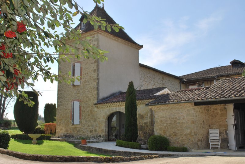 Photo 3 of the listing.