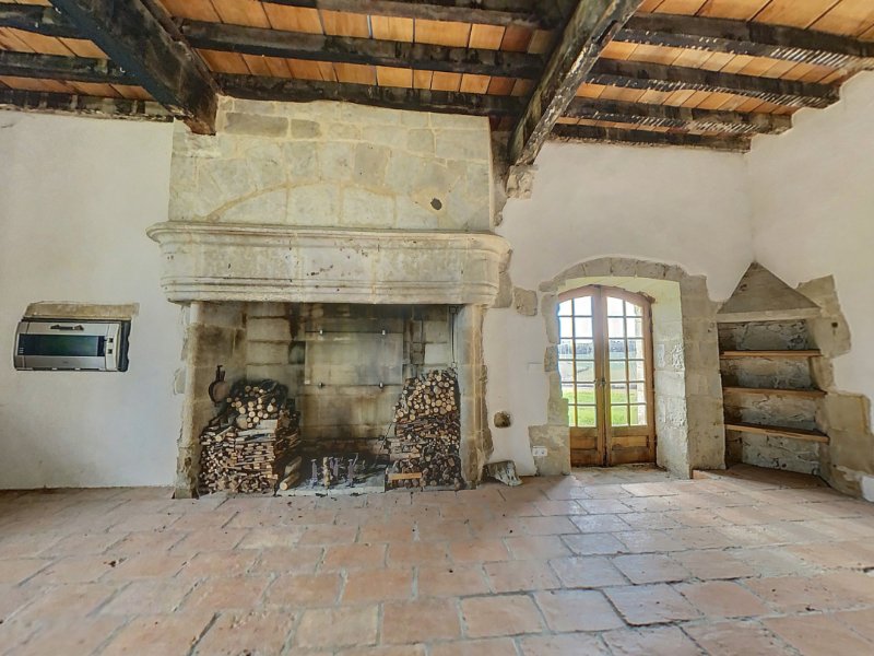 Photo 2 of the listing.