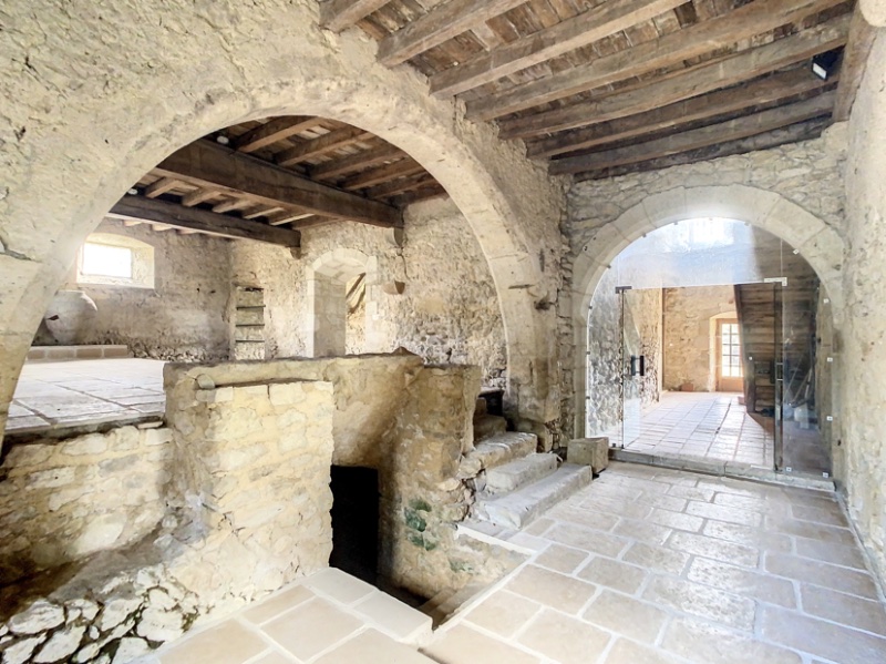 Photo 9 of the listing.