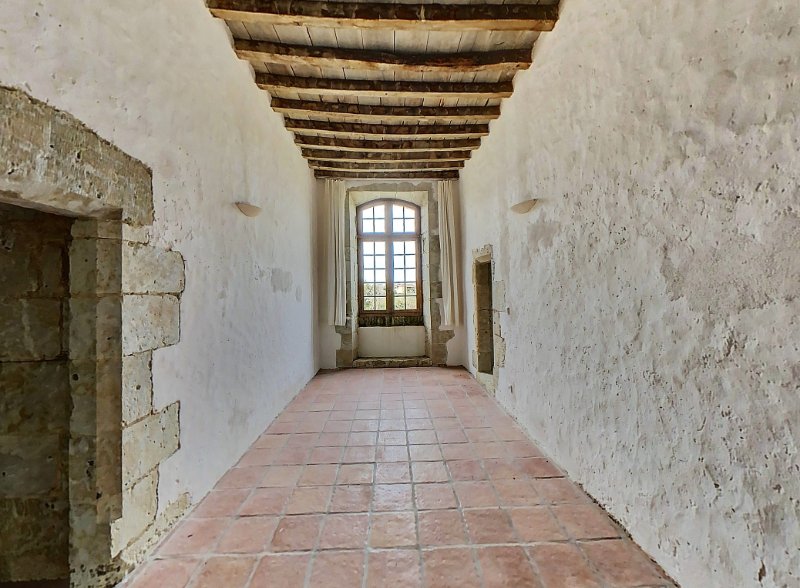 Photo 7 of the listing.