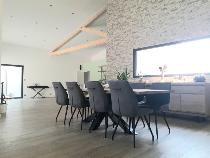 Photo 5 of the listing.