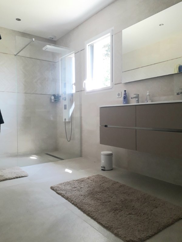 Photo 9 of the listing.