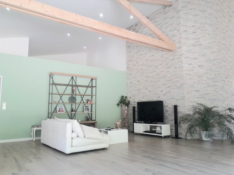 Photo 6 of the listing.