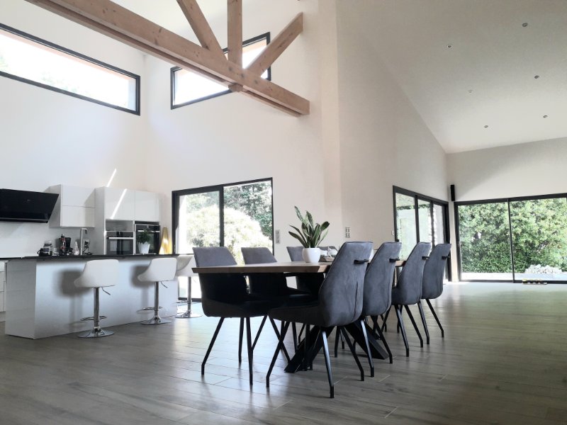 Photo 4 of the listing.