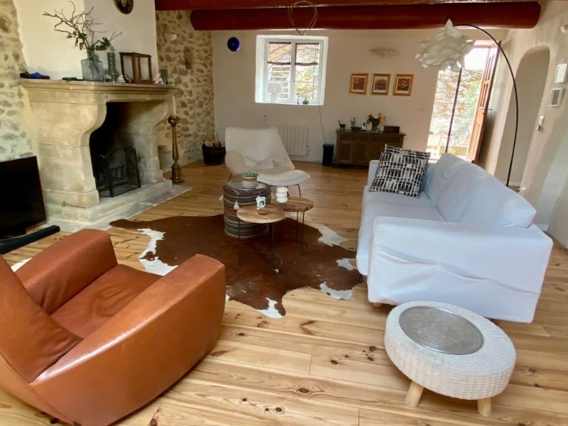 Photo 7 of the listing.