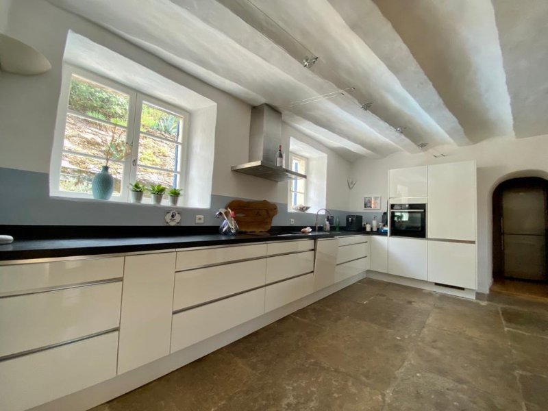 Photo 4 of the listing.