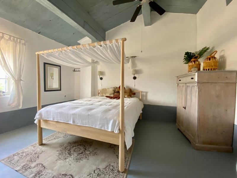 Photo 14 of the listing.