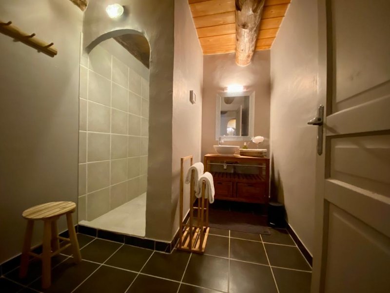 Photo 11 of the listing.