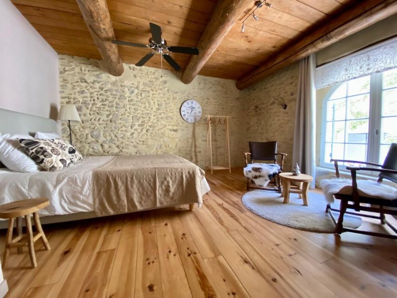 Photo 10 of the listing.