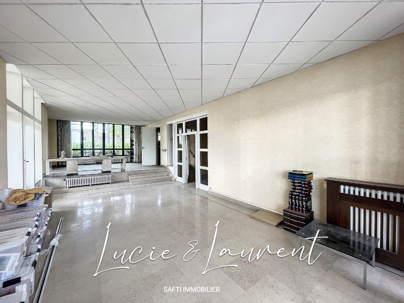 Photo 7 of the listing.