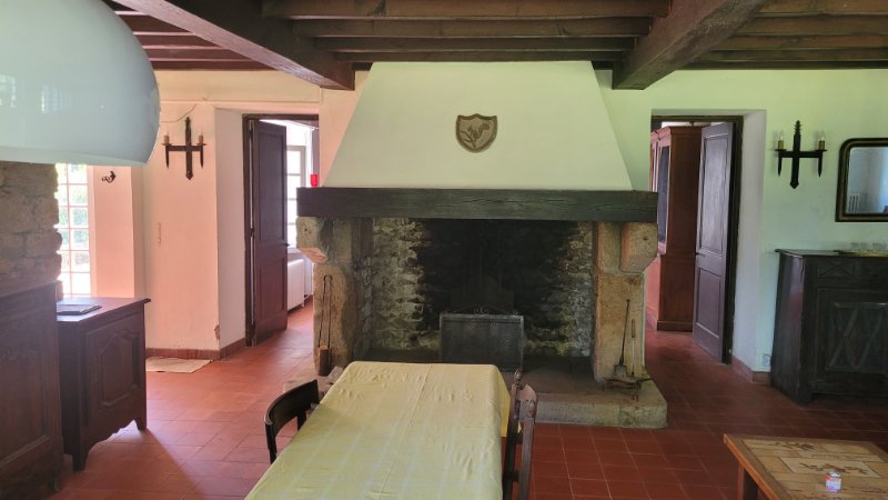 Photo 8 of the listing.